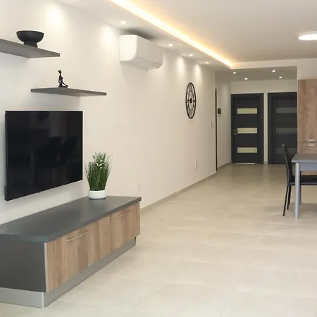 アパート Ocean Breeze Apartment, Sleeps 6, Family-friendly セント・ポールズ・ベイ