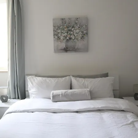 Ocean Breeze Apartment, Sleeps 6, Family-friendly
