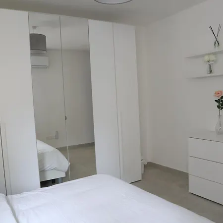 Ocean Breeze Apartment, Sleeps 6, Family-friendly