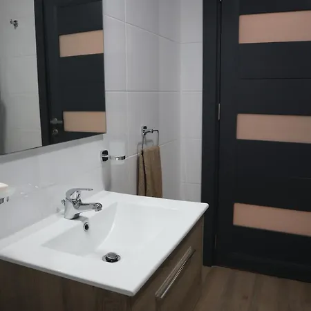 Ocean Breeze Apartment, Sleeps 6, Family-friendly *