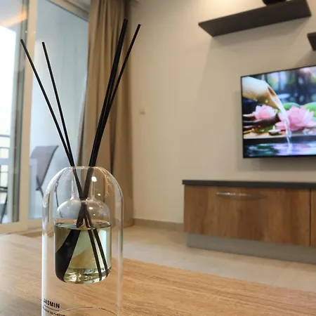 Ocean Breeze Apartment, Sleeps 6, Family-friendly * St. Paul's Bay
