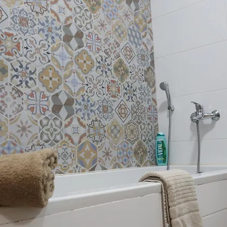 アパート Ocean Breeze Apartment, Sleeps 6, Family-friendly セント・ポールズ・ベイ