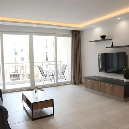 Ocean Breeze Apartment, Sleeps 6, Family-friendly Appartement