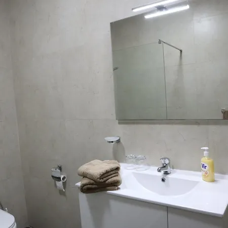 Ocean Breeze Apartment, Sleeps 6, Family-friendly
