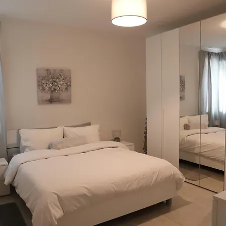 Ocean Breeze Apartment, Sleeps 6, Family-friendly セント・ポールズ・ベイ