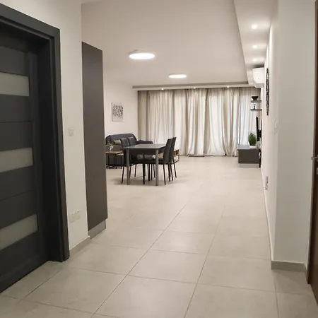 アパート Ocean Breeze Apartment, Sleeps 6, Family-friendly セント・ポールズ・ベイ