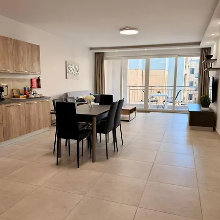 Ocean Breeze Apartment, Sleeps 6, Family-friendly *