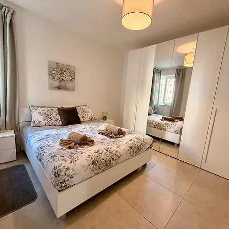 Ocean Breeze Apartment, Sleeps 6, Family-friendly St. Paul's Bay