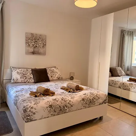 Ocean Breeze Apartment, Sleeps 6, Family-friendly *